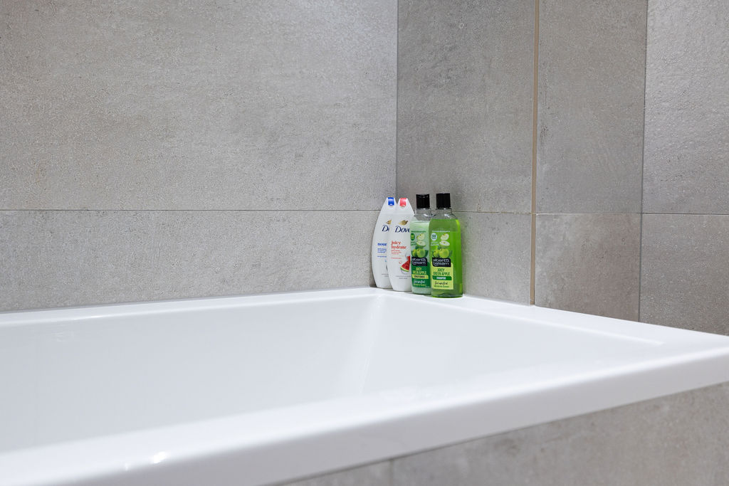Bath close-up in the two bedroom Reading apartment