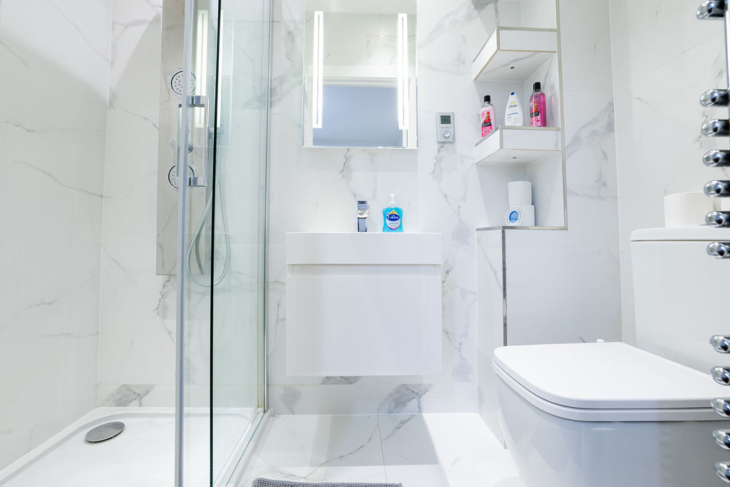 En-suite shower room in the three bedroom Reading apartment