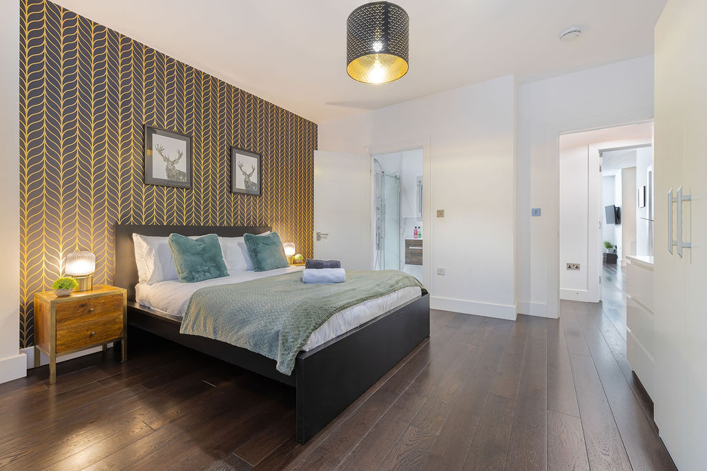 Second bedroom looking towards the en-suite in the two bedroom Reading apartment