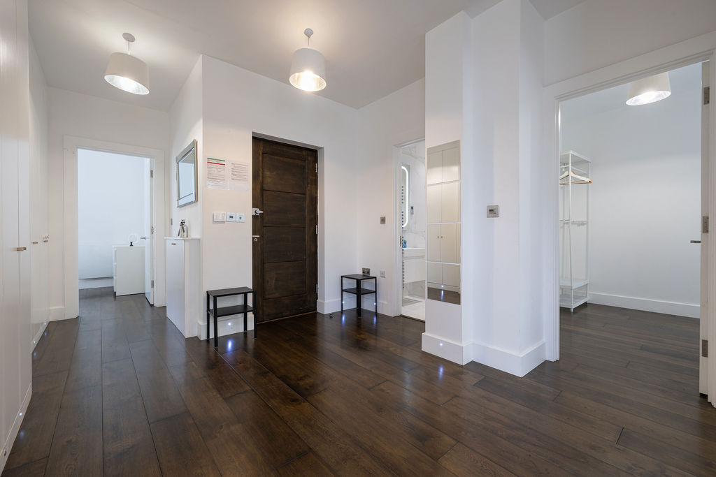 Entrance hallway in the three bedroom Reading apartment