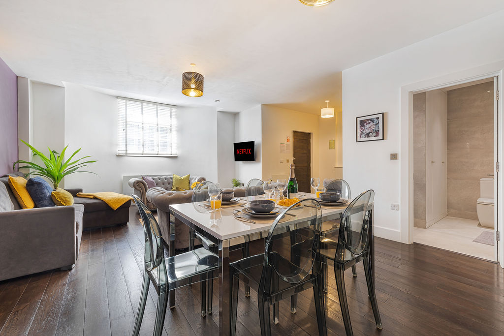 Living and dining area in the two bedroom Reading apartment